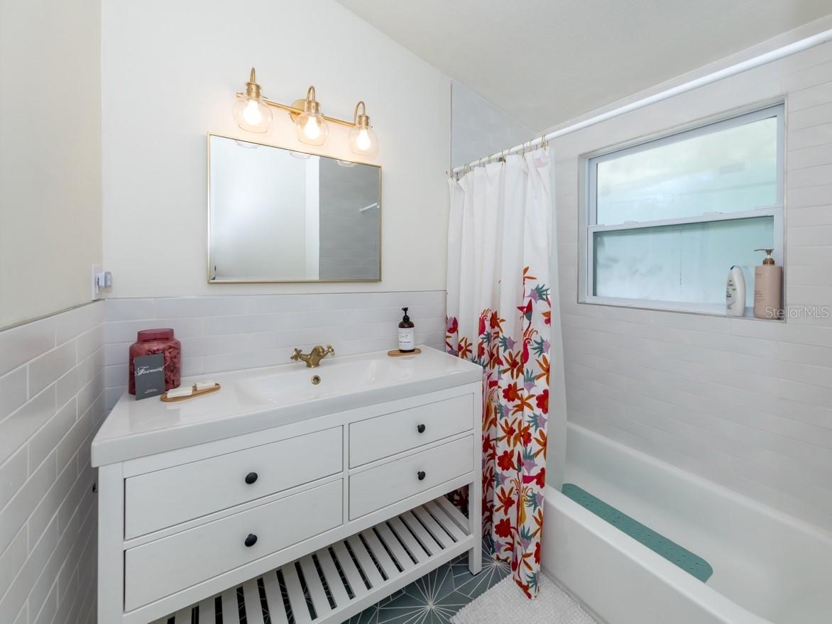 BONITA MANOR - Residential