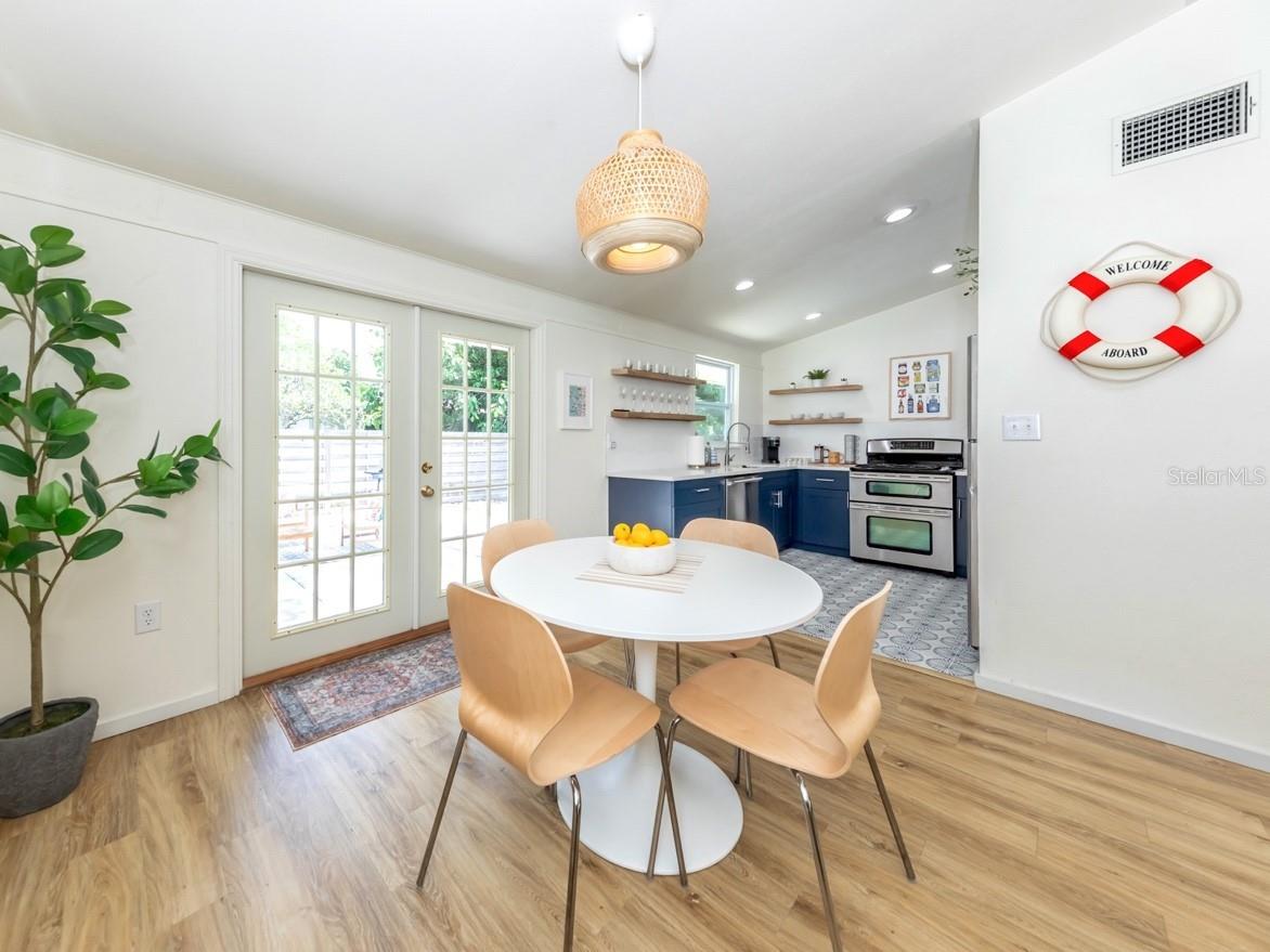 BONITA MANOR - Residential