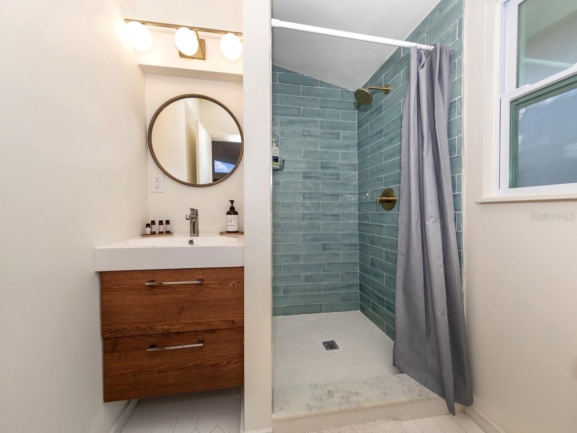 BONITA MANOR - Residential