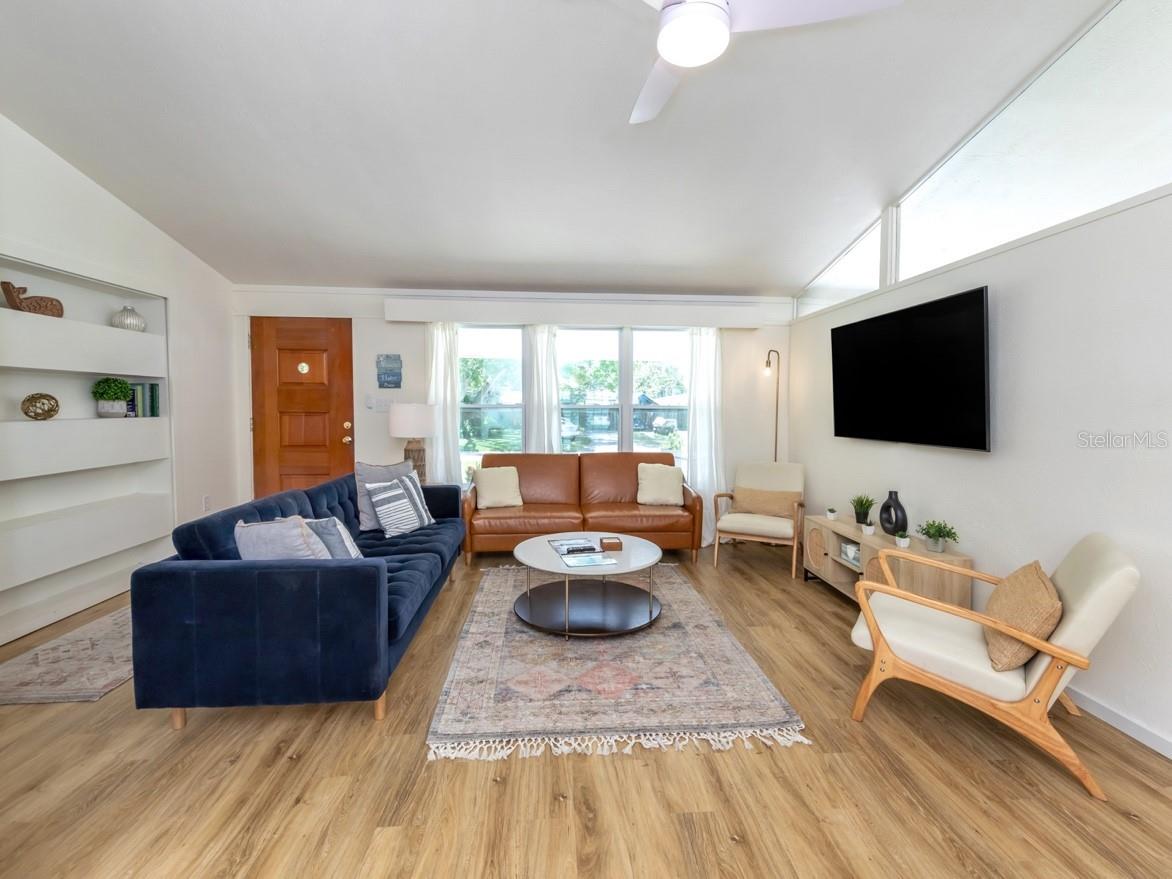 BONITA MANOR - Residential