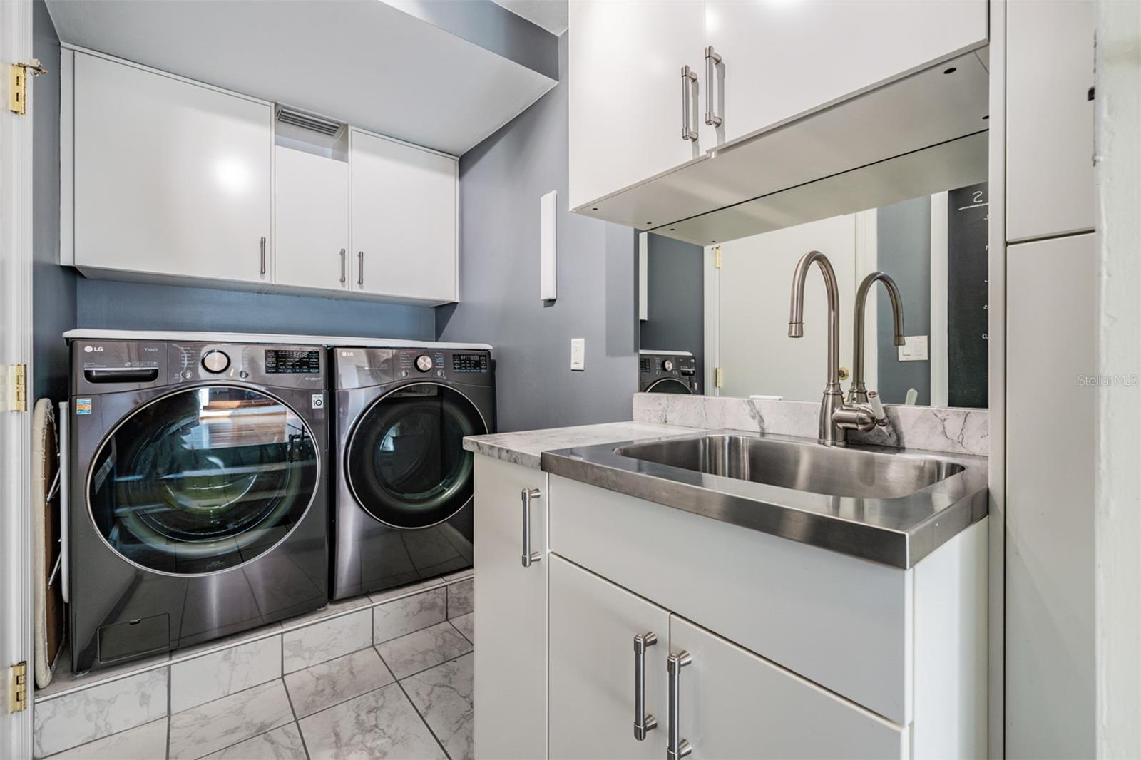 DAVIS ISLANDS - Residential