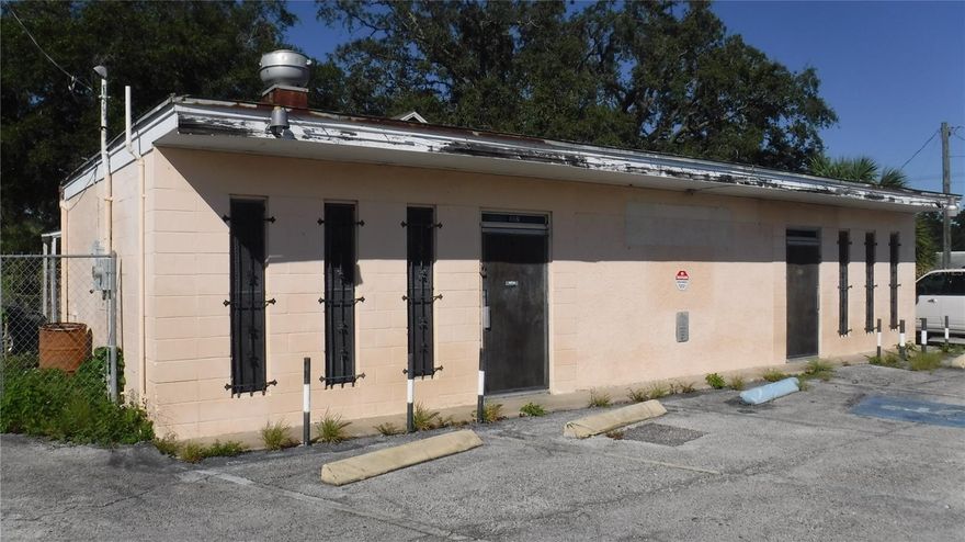 Commercial Building with lots of potential and possibilities. Located on a busy thoroughfare with quick access to  I-275. This is a sturdy concrete block building with on-site parking. The owner had operated a restaurant there for many years. This property is being sold as is and is available for a quick closing.