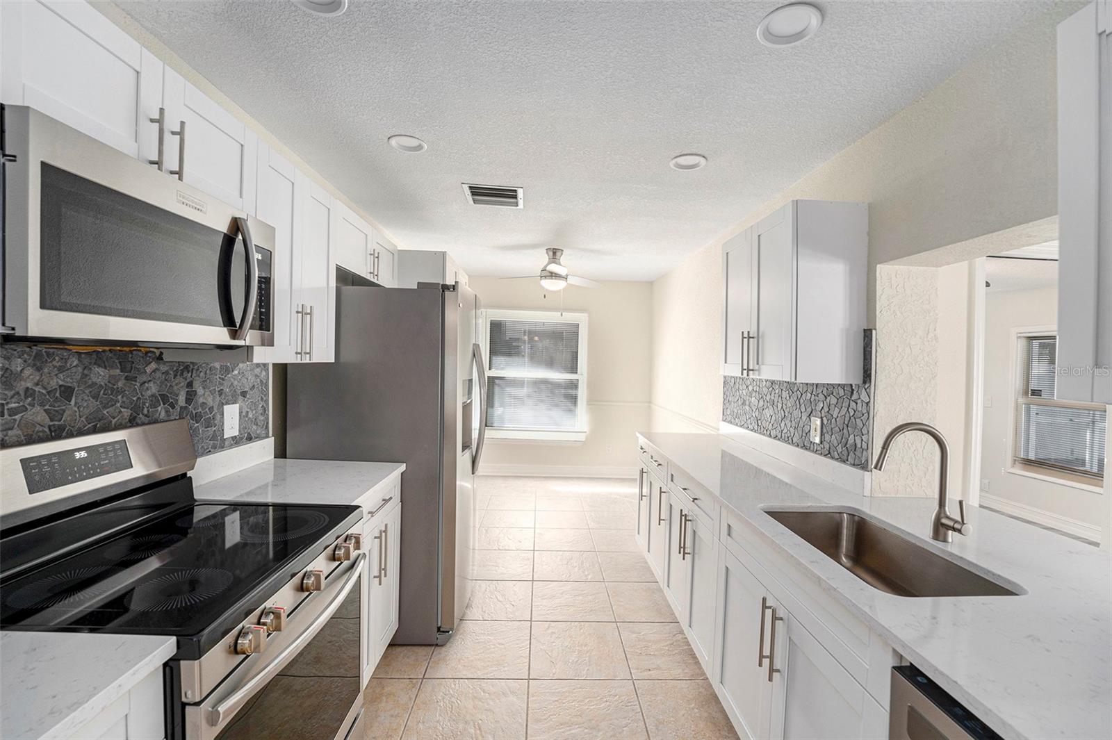 HARBOR PALMS-UNIT THREE - Residential