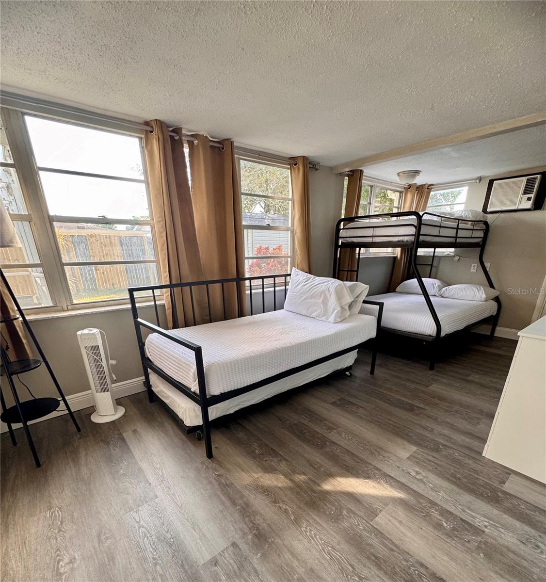 EMBASSY HILLS - Residential