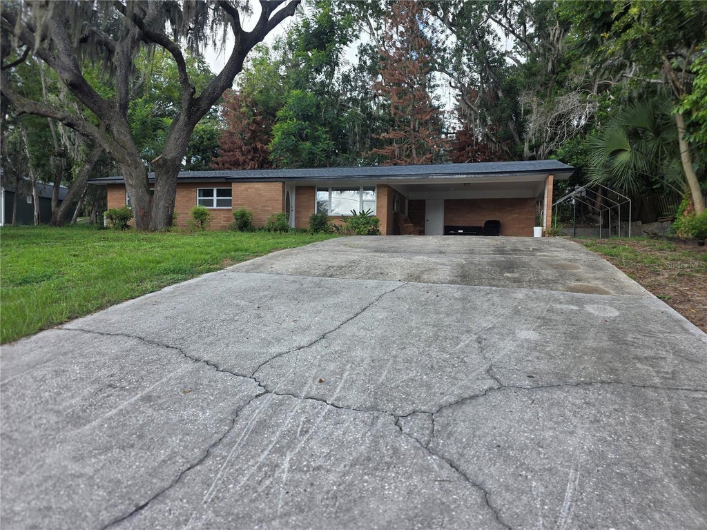 Photo of 10906 Crescent Lane, Clermont, FL 34711 (MLS # O6445915)