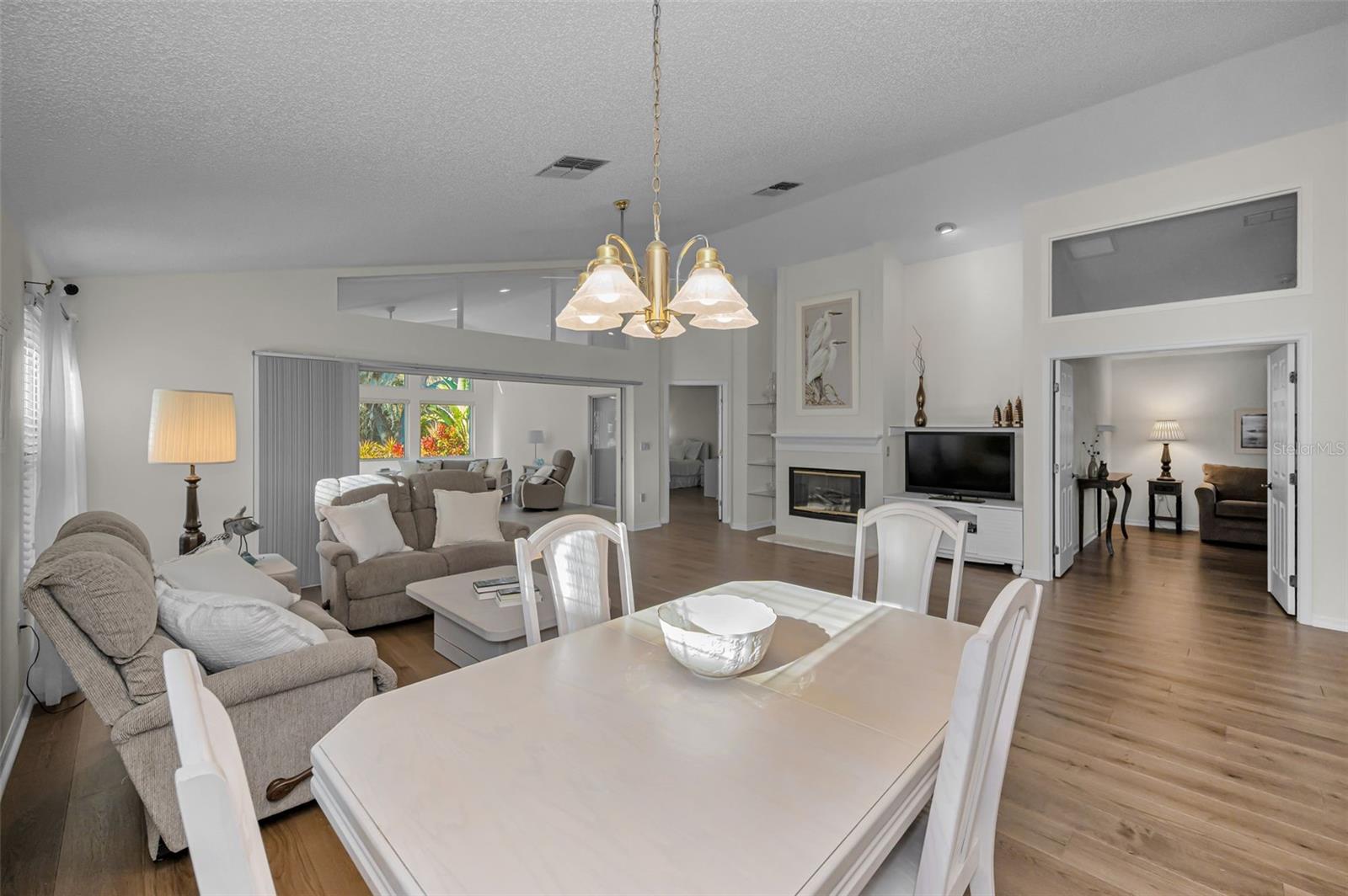 1462 WOODSTREAM DRIVE