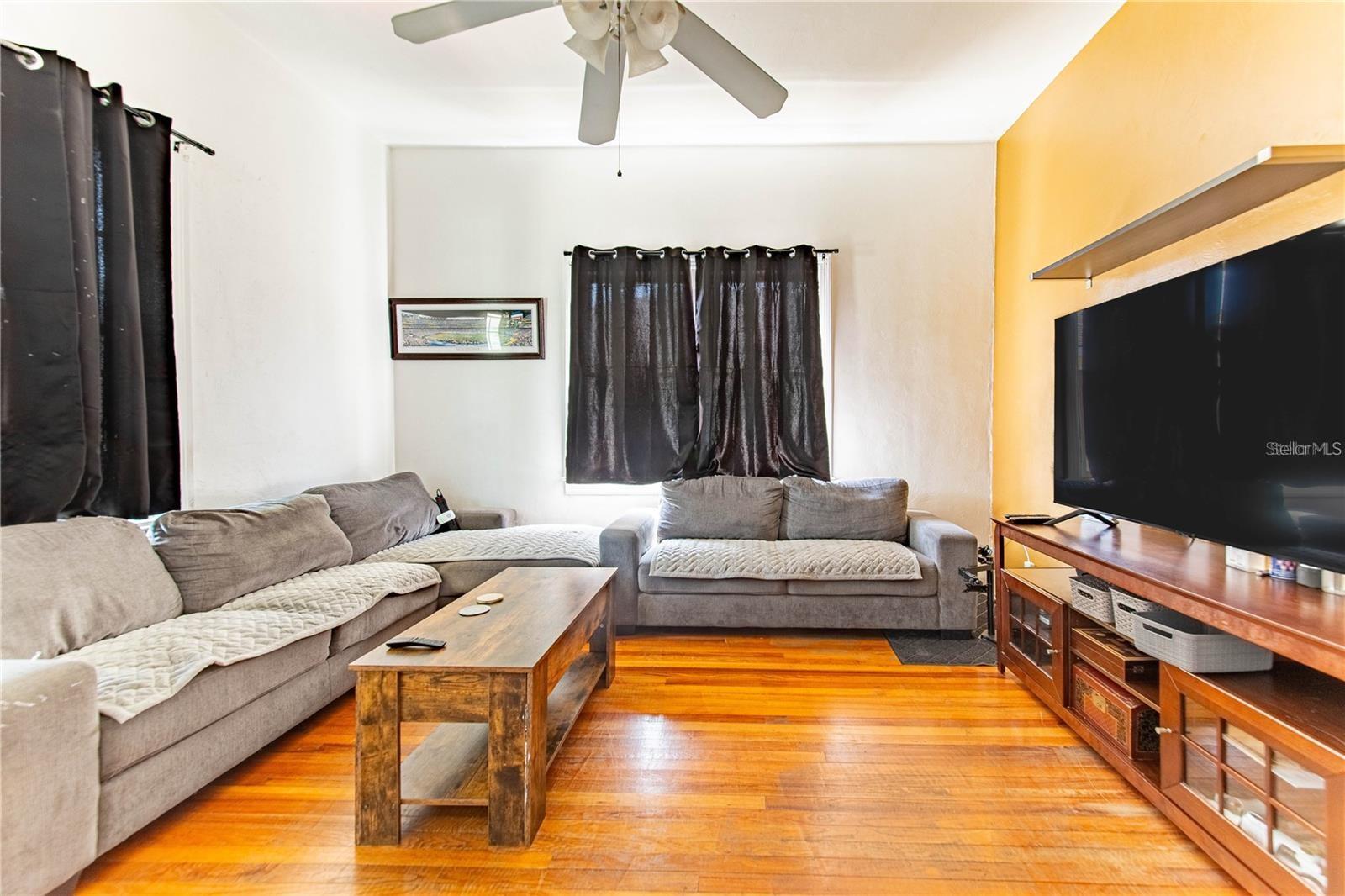 3321 W WOODLAWN AVENUE