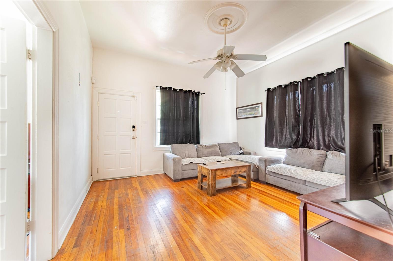 3321 W WOODLAWN AVENUE