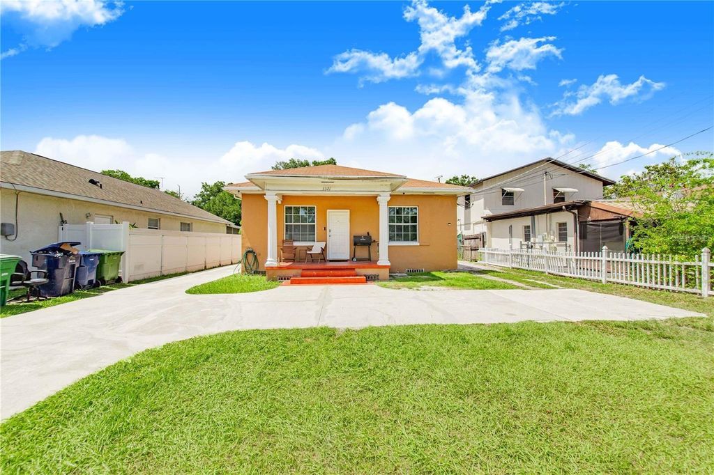 Photo of 3321 W Woodlawn Avenue, Tampa, FL 33607 (MLS # TB8499434)