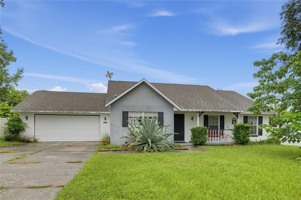 Photo of 735 Oak Lane, Groveland, FL 34736 (MLS # TB8558446)