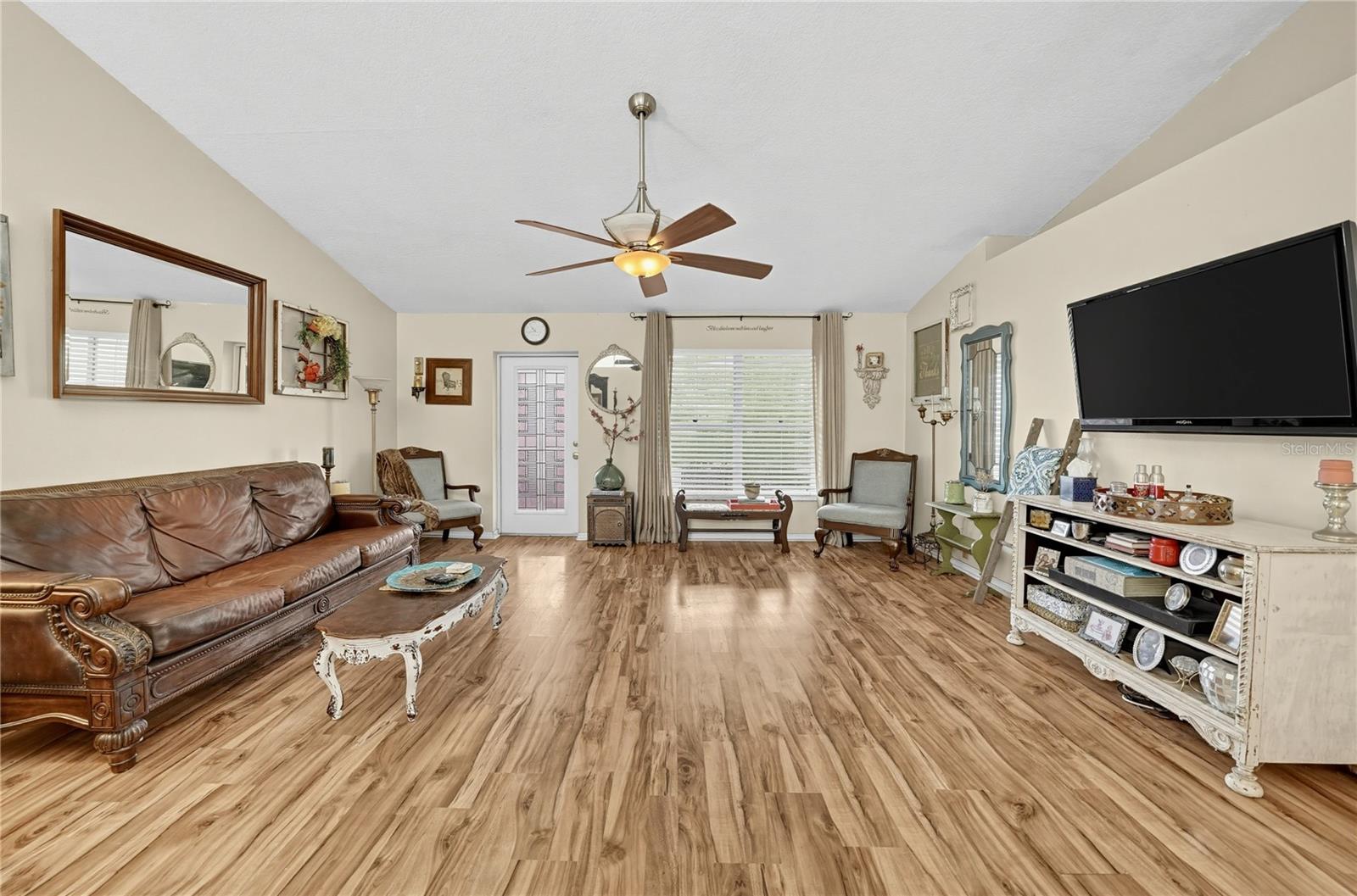 735 OAK LANE