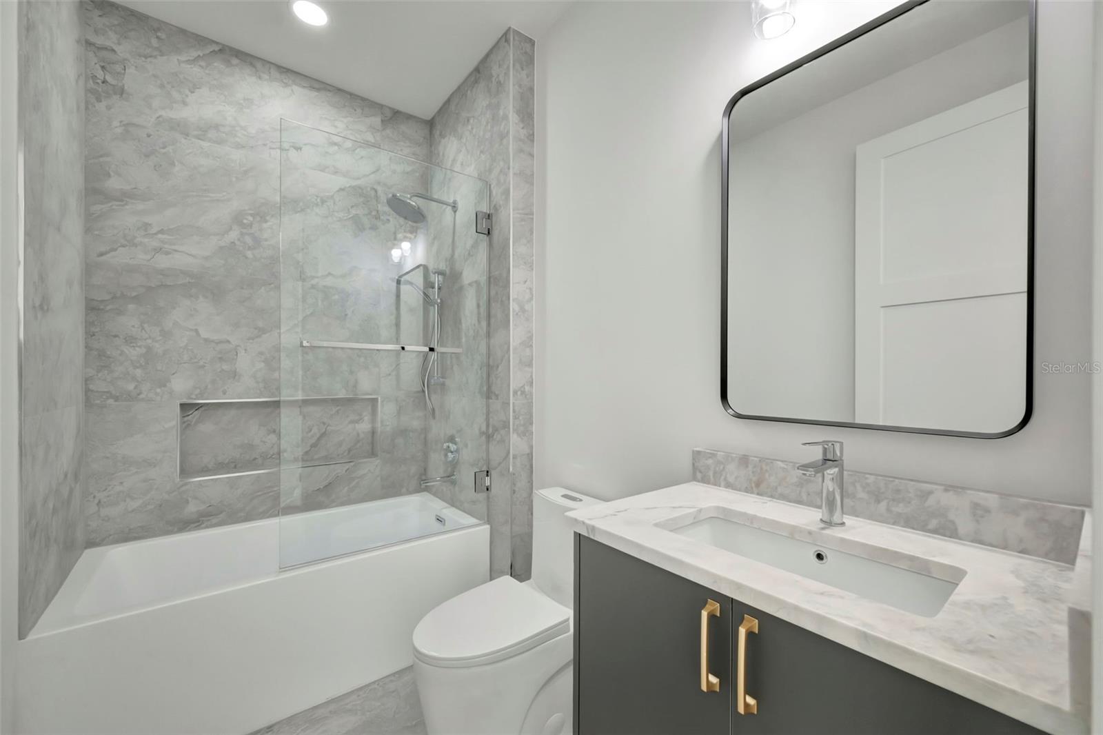 PASADENA ISLE - Residential