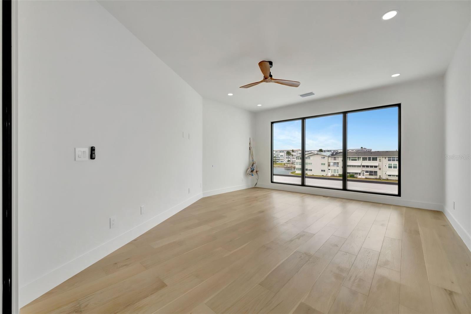 PASADENA ISLE - Residential