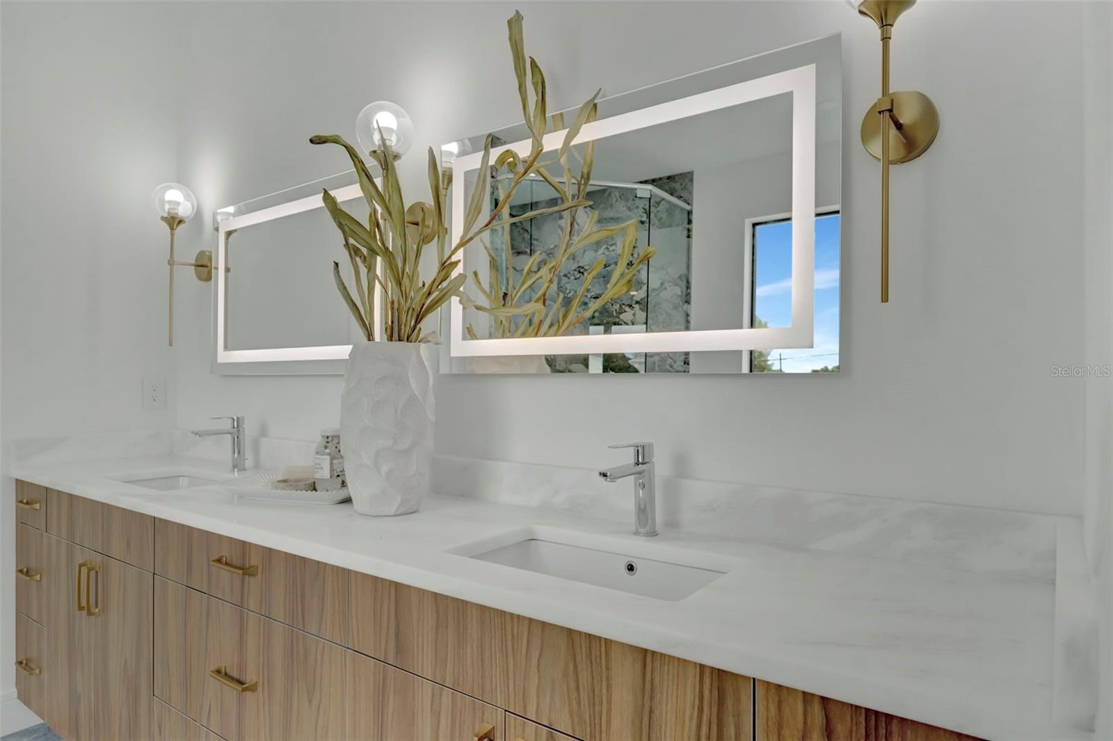 PASADENA ISLE - Residential