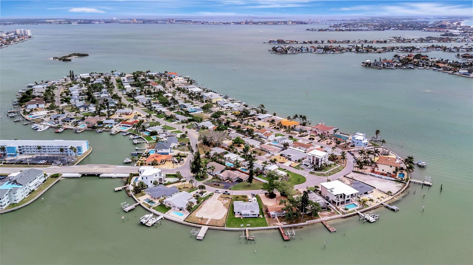 PASADENA ISLE - Residential