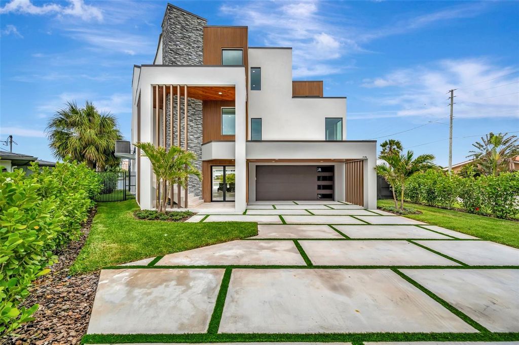 Photo of 7176 S Shore Drive S, St Petersburg, FL 33707 (MLS # TB8492040)