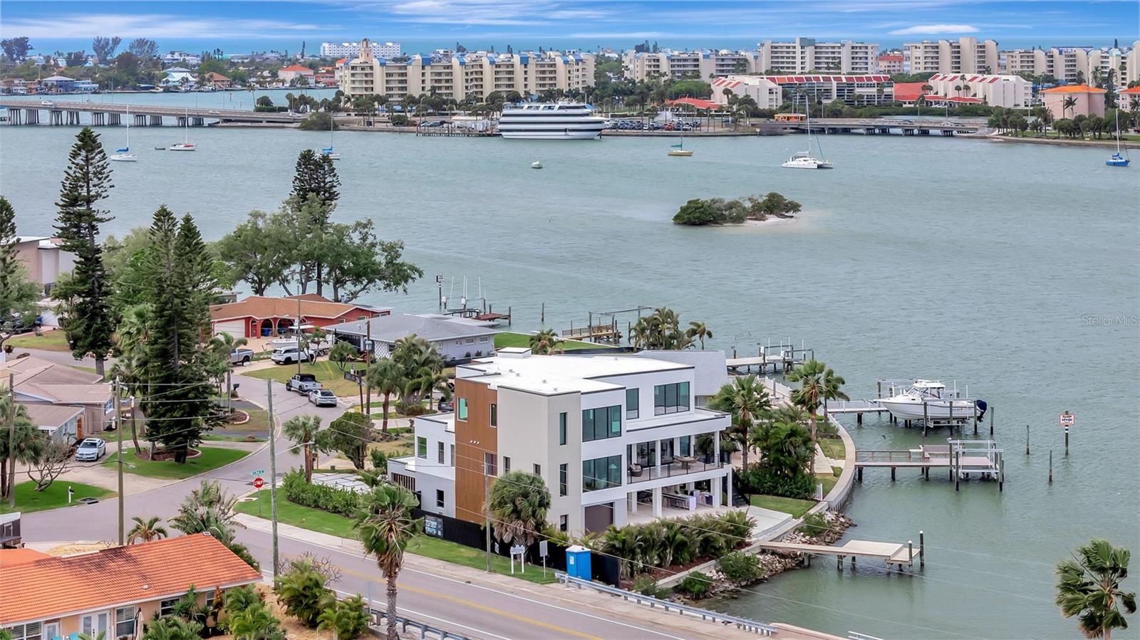 PASADENA ISLE - Residential