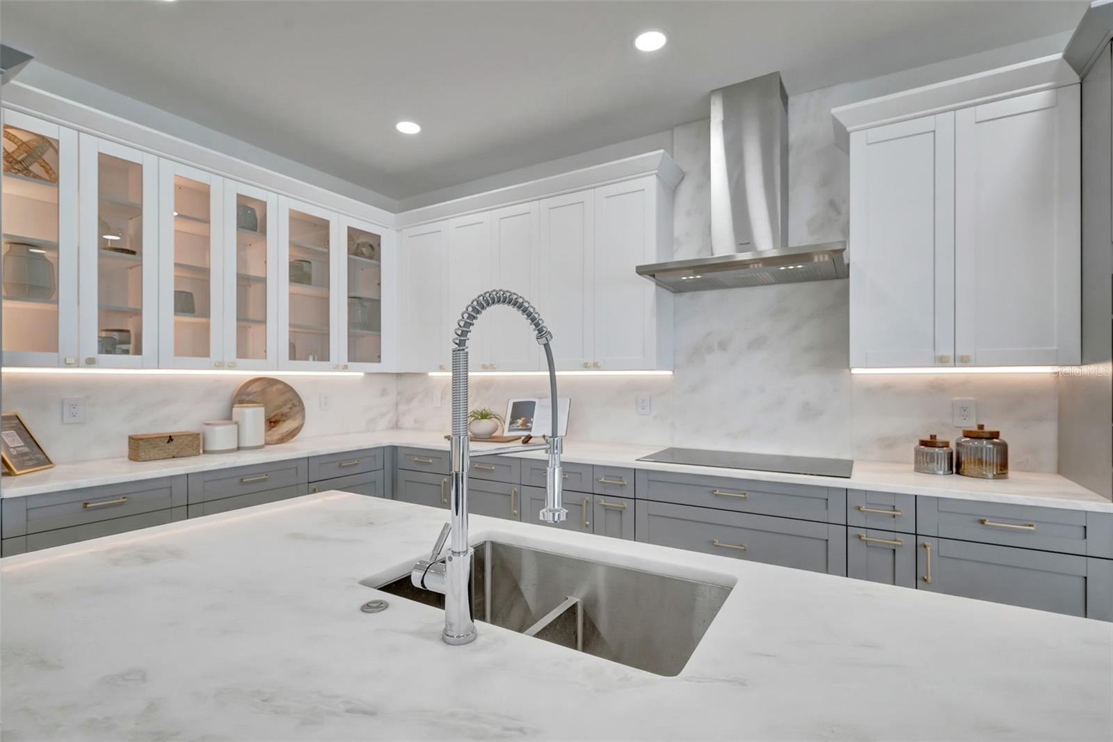 PASADENA ISLE - Residential