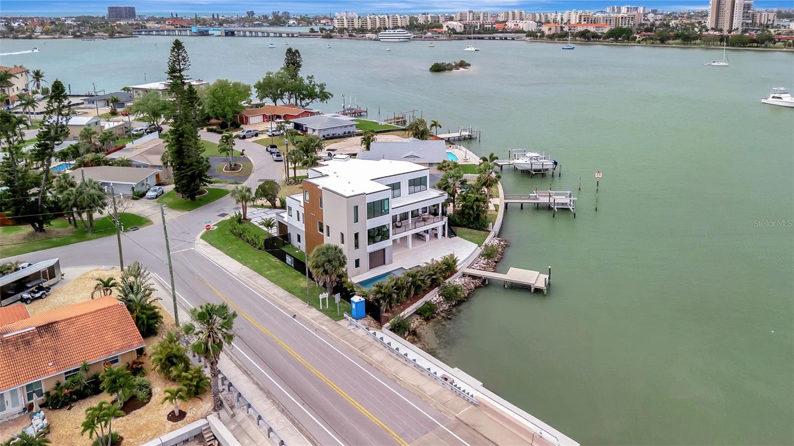 PASADENA ISLE - Residential