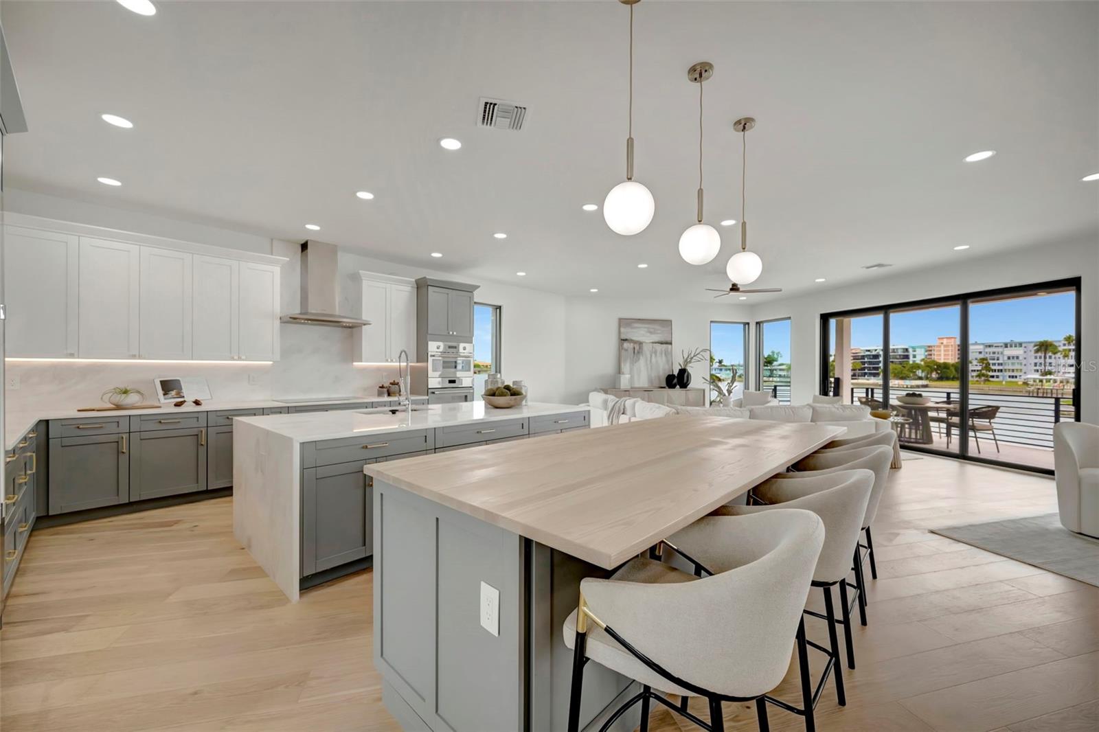 PASADENA ISLE - Residential