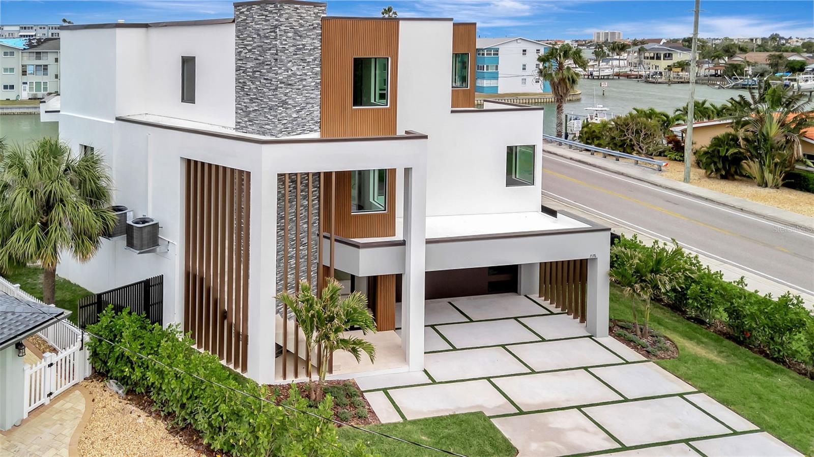 PASADENA ISLE - Residential