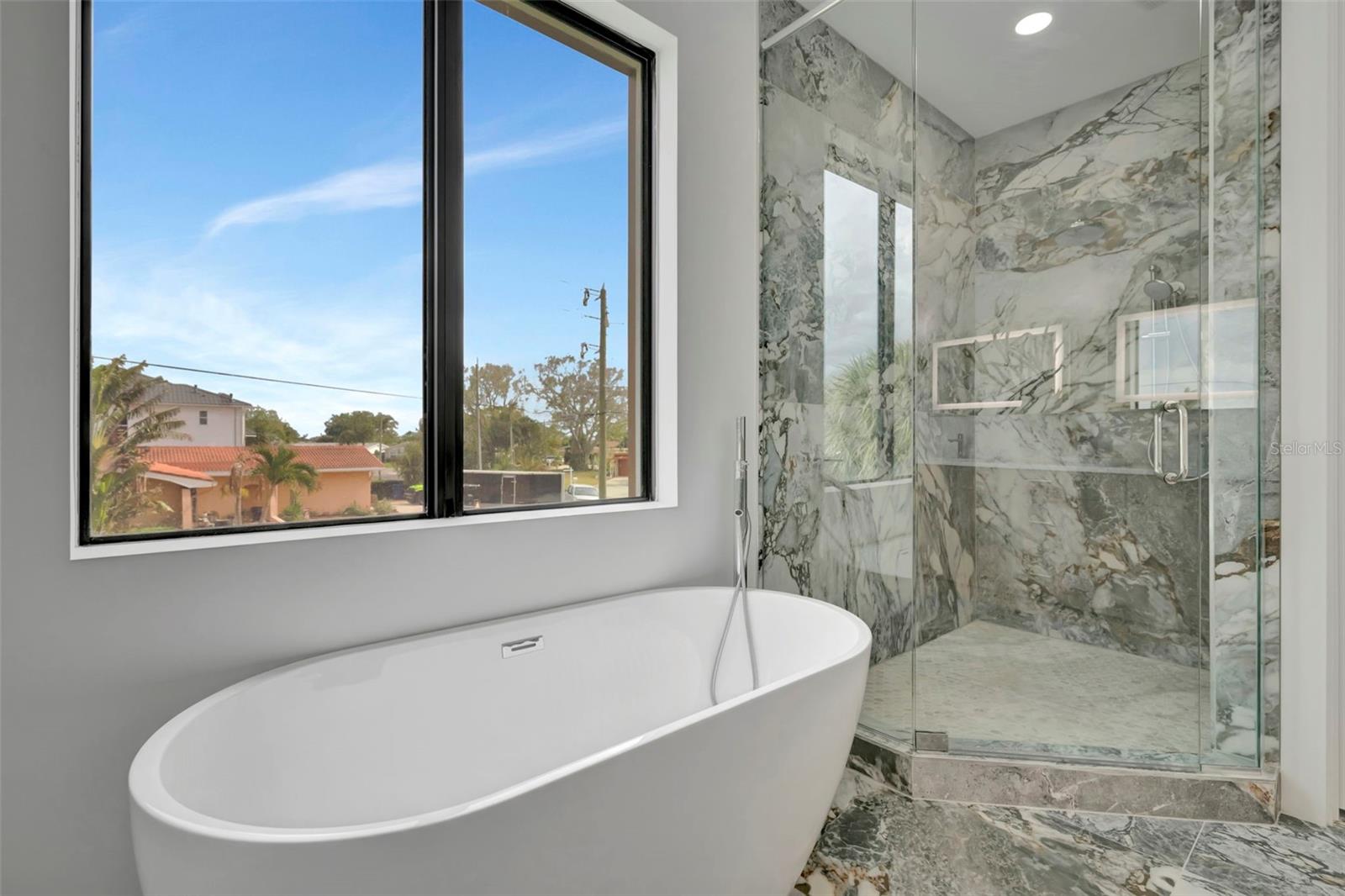 PASADENA ISLE - Residential