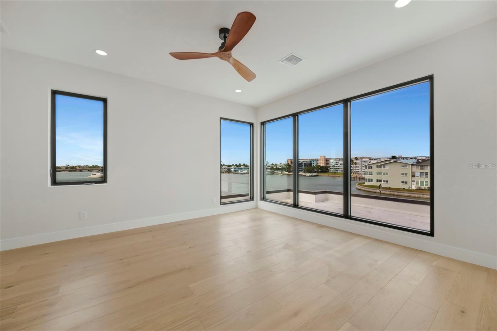 PASADENA ISLE - Residential