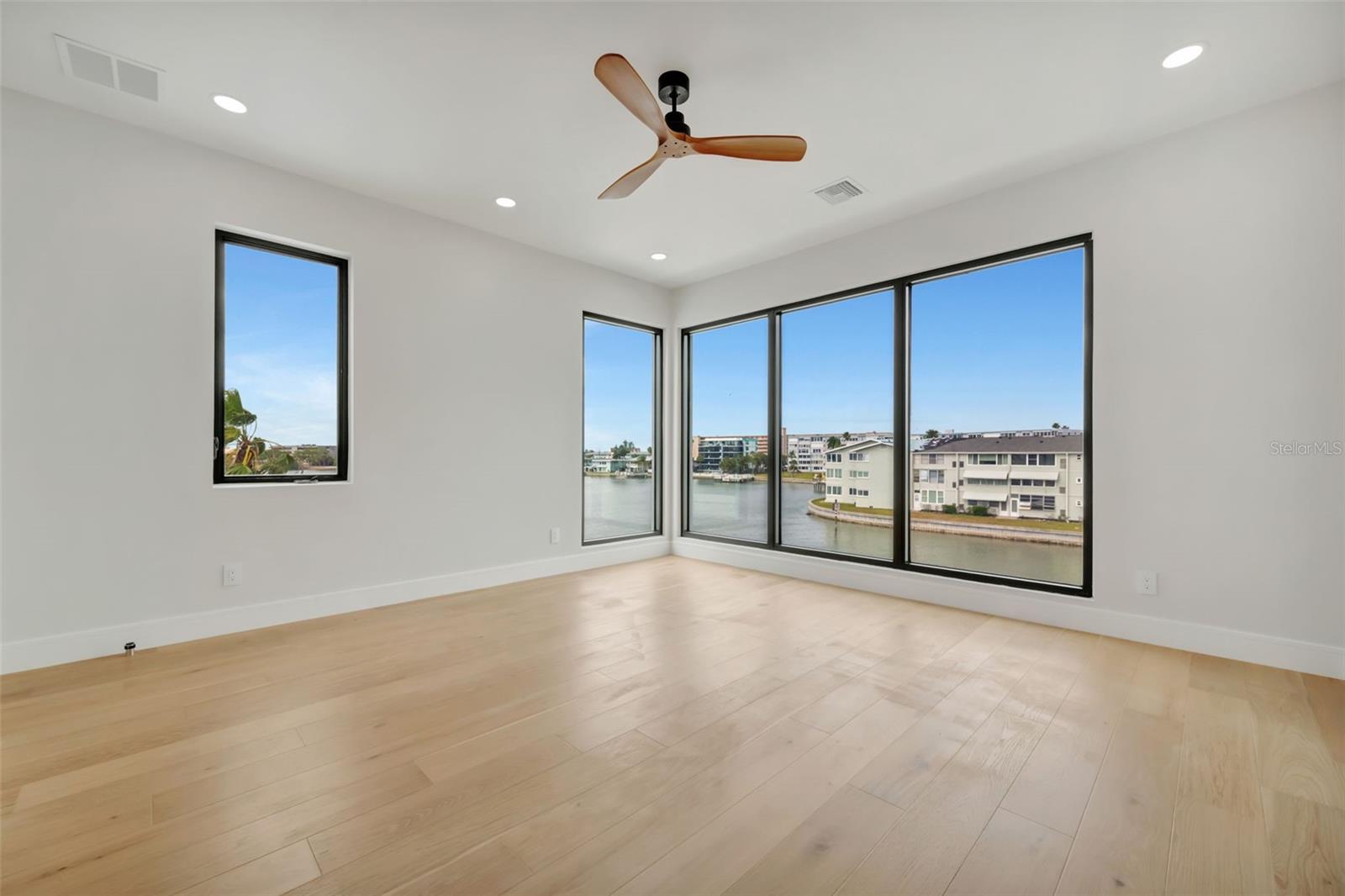 PASADENA ISLE - Residential