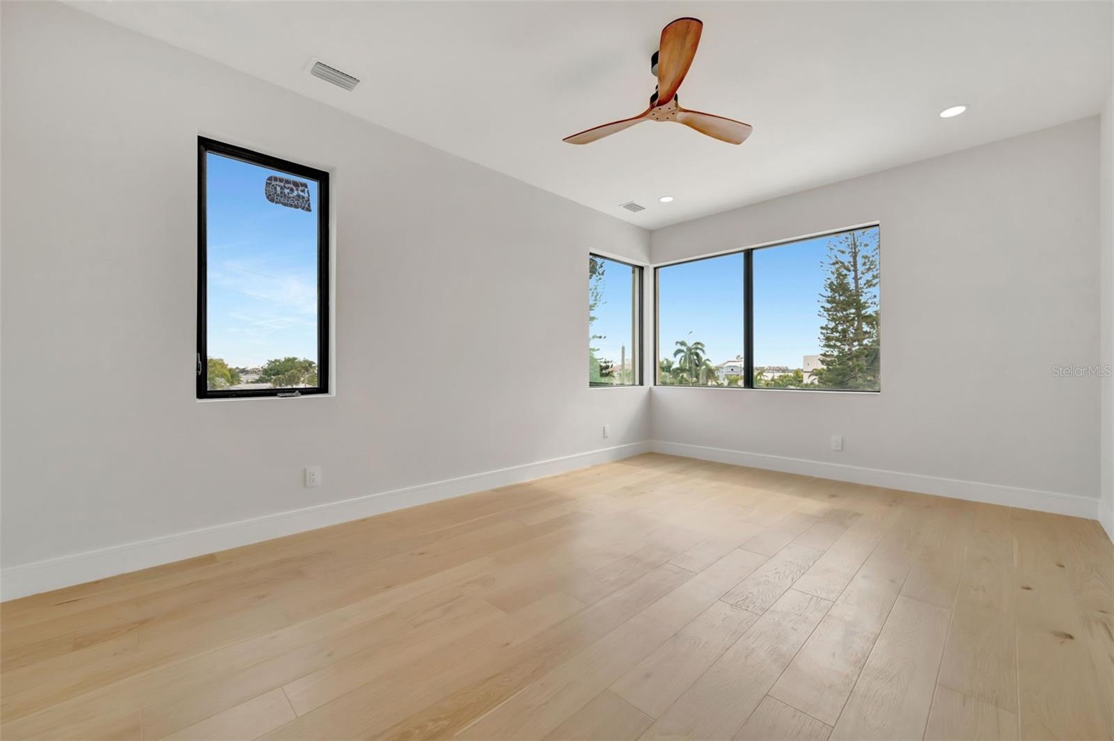 PASADENA ISLE - Residential