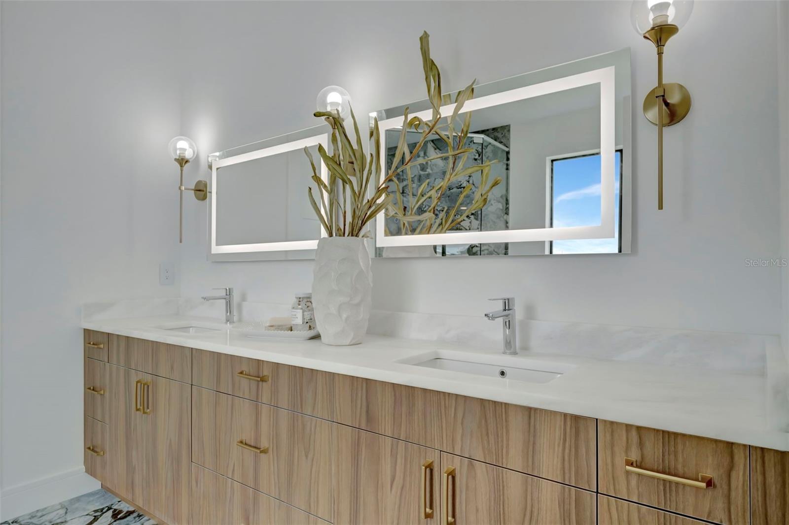 PASADENA ISLE - Residential