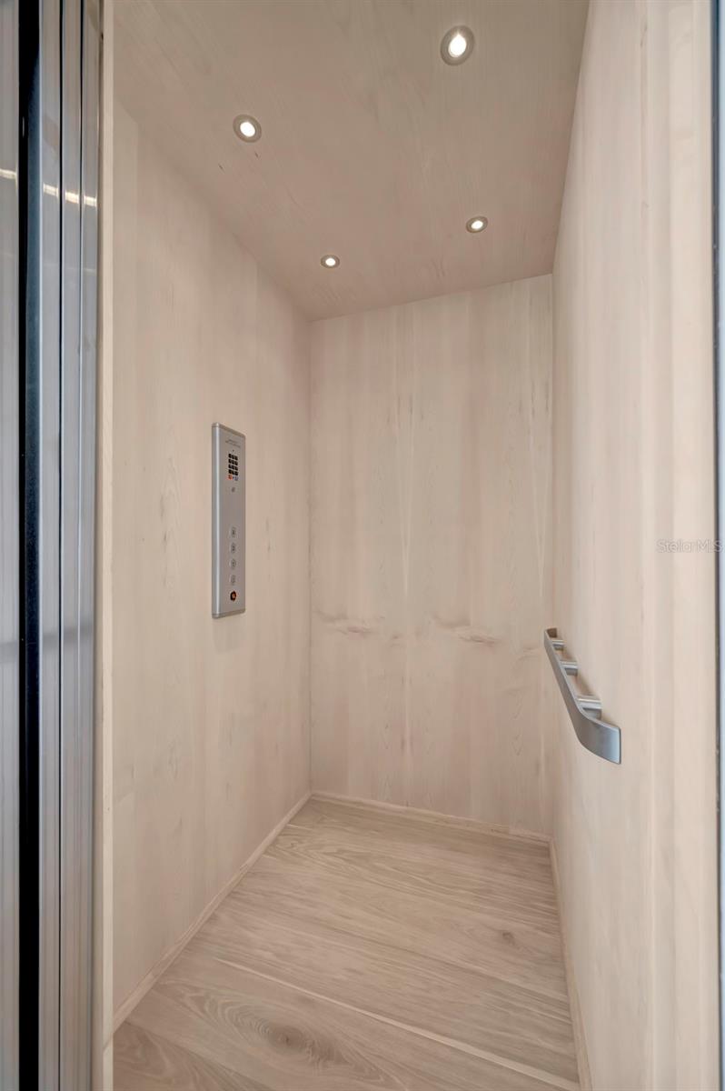 PASADENA ISLE - Residential