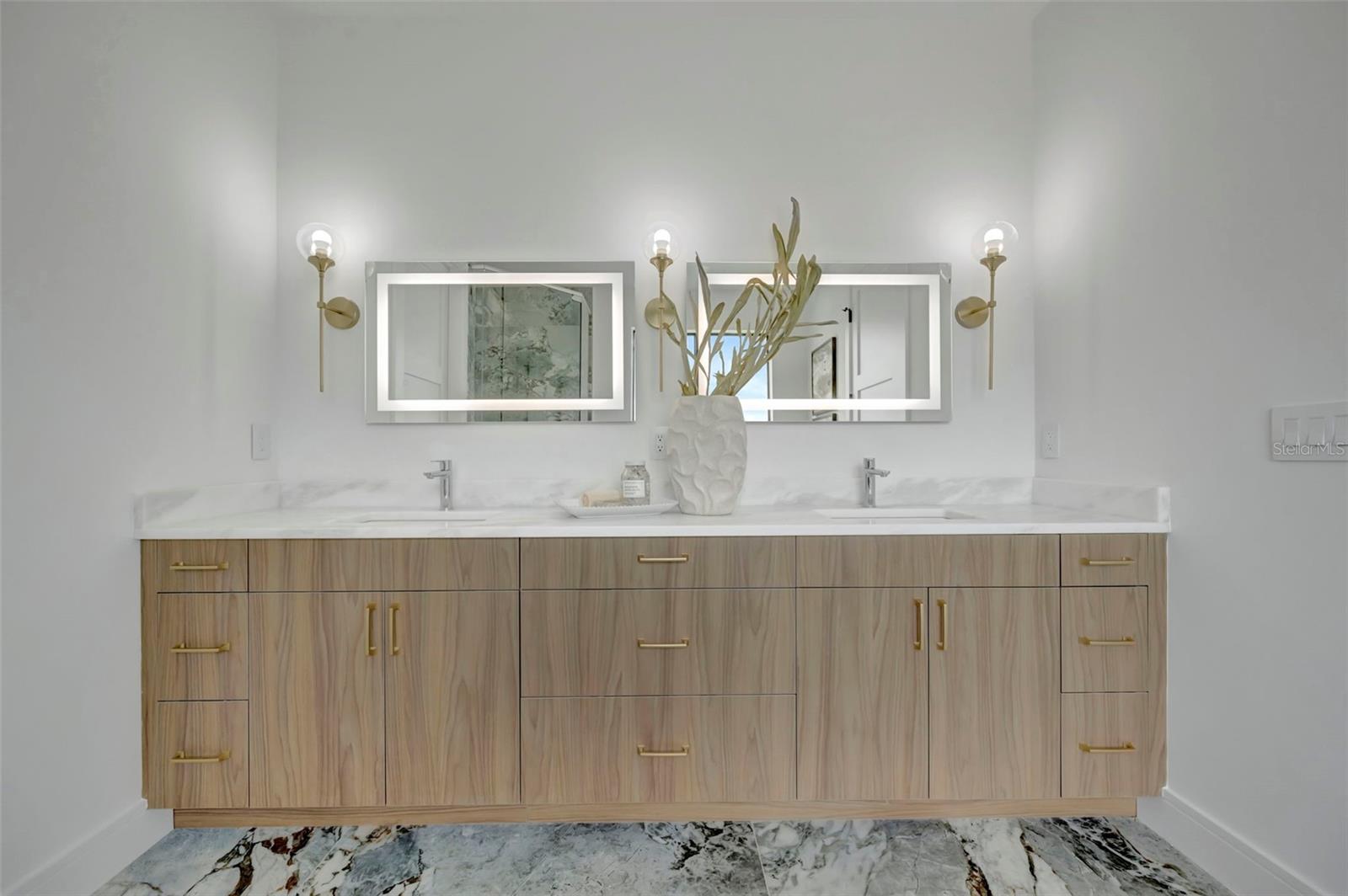 PASADENA ISLE - Residential