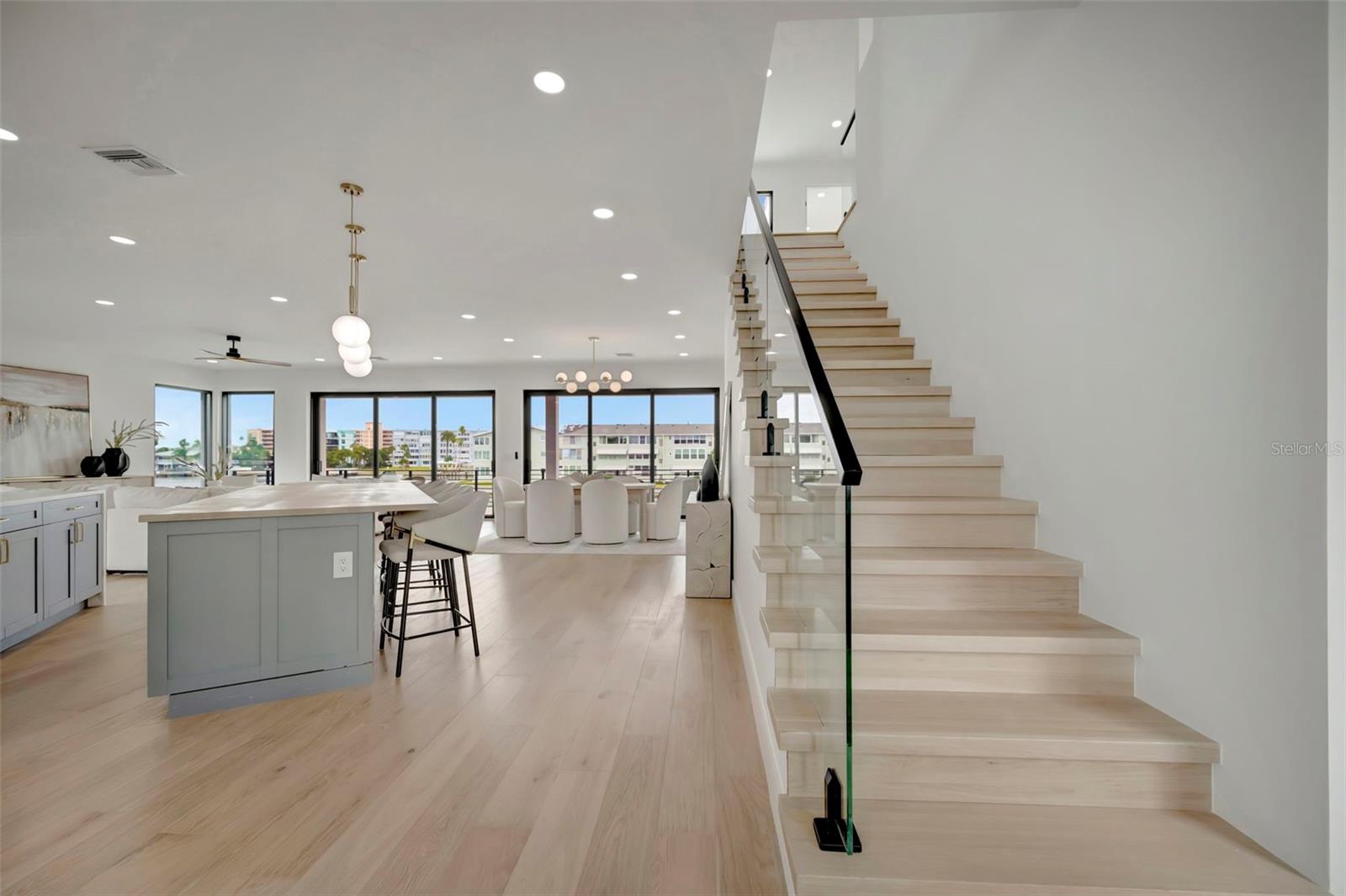 PASADENA ISLE - Residential