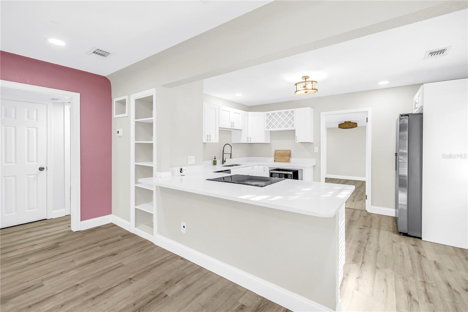 LAKEVIEW MANOR - Residential