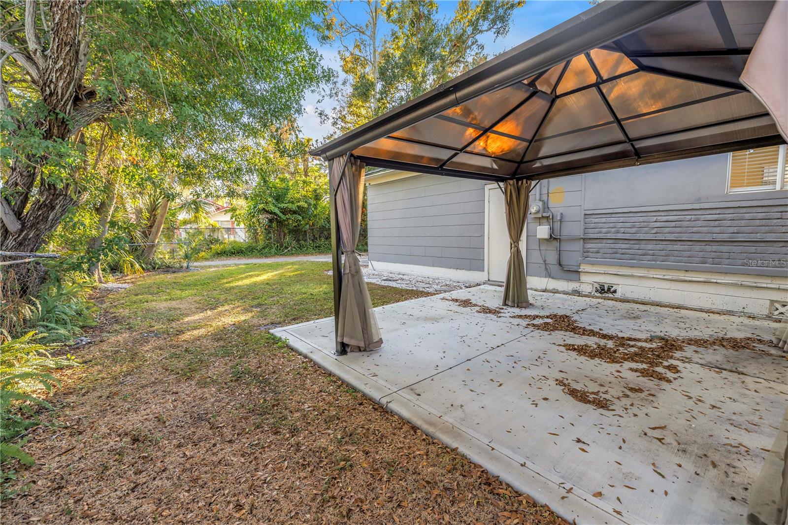 LAKEVIEW MANOR - Residential