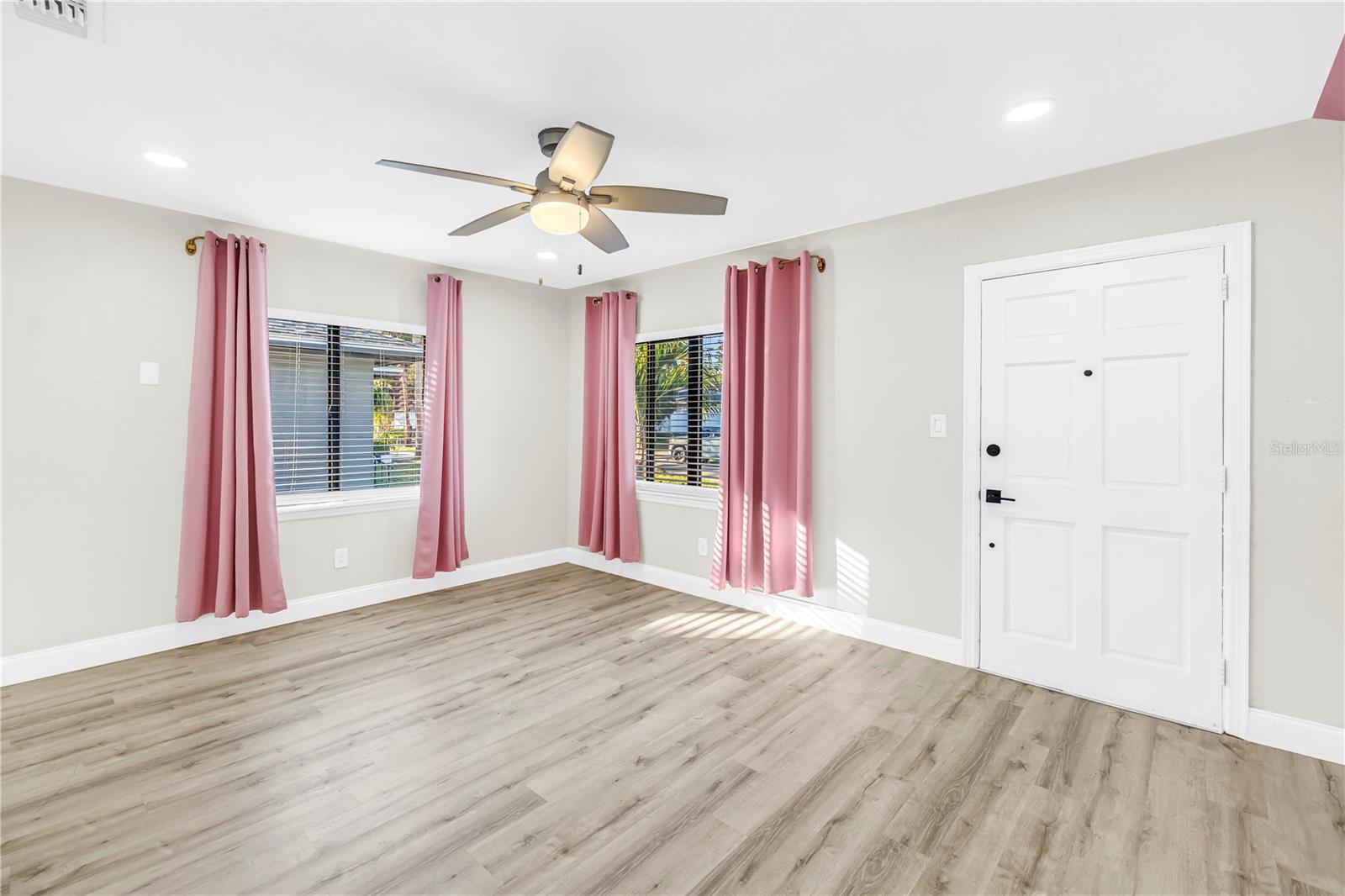 LAKEVIEW MANOR - Residential