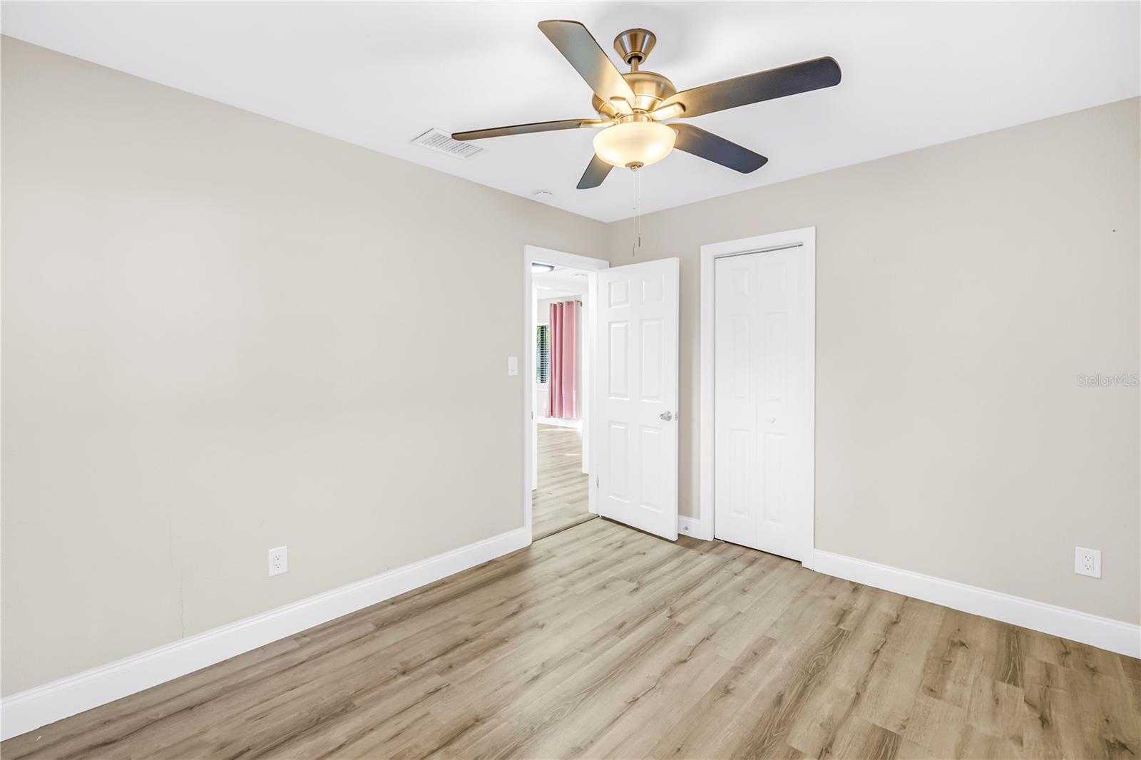 LAKEVIEW MANOR - Residential