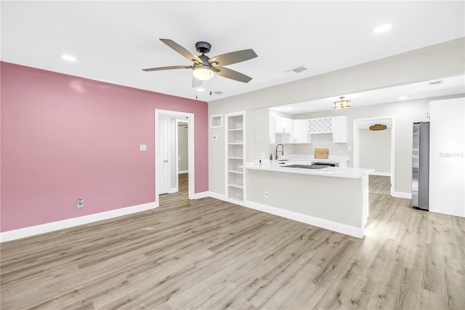 LAKEVIEW MANOR - Residential