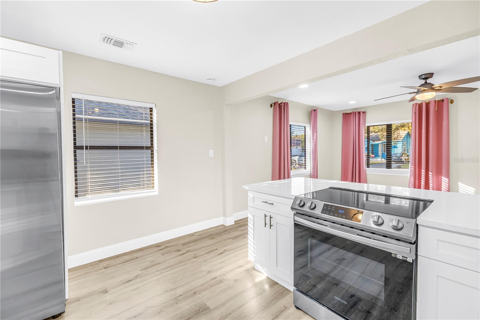 LAKEVIEW MANOR - Residential