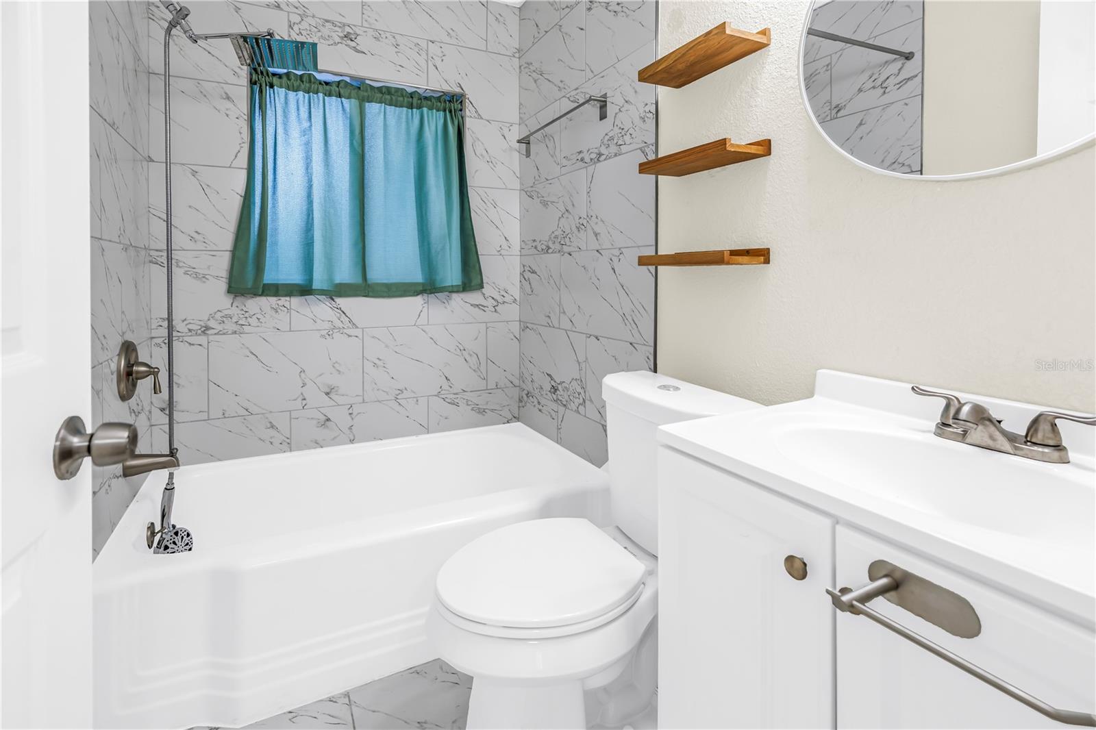 LAKEVIEW MANOR - Residential