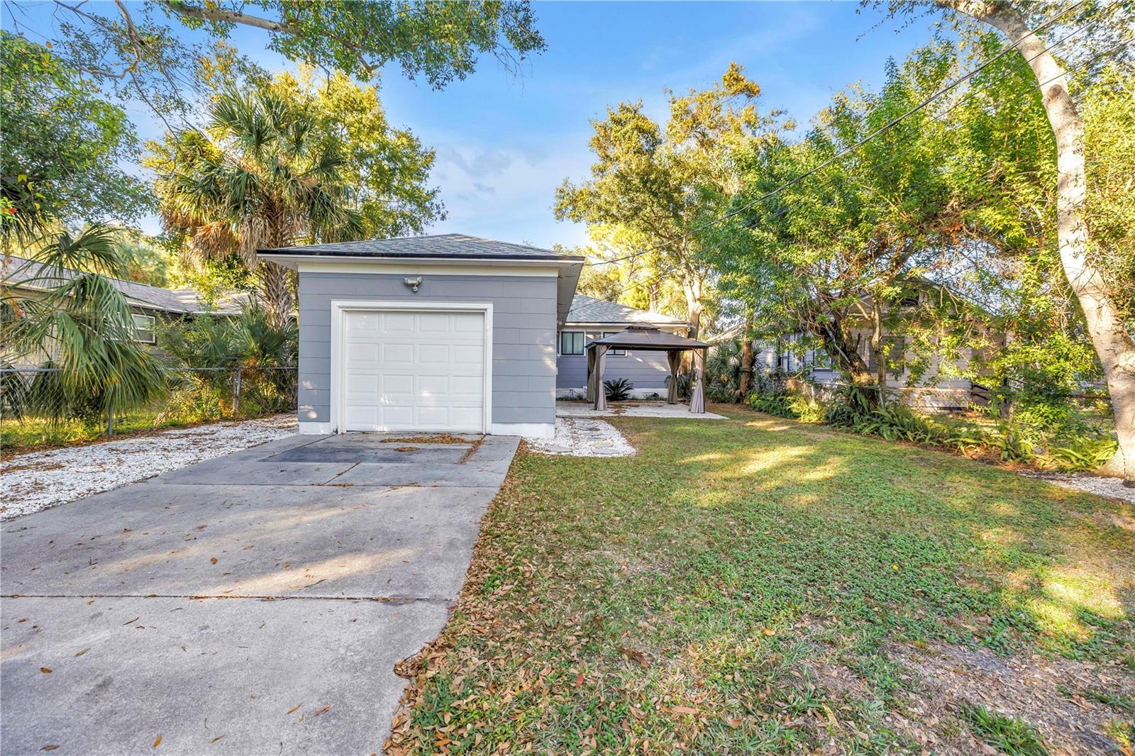 LAKEVIEW MANOR - Residential