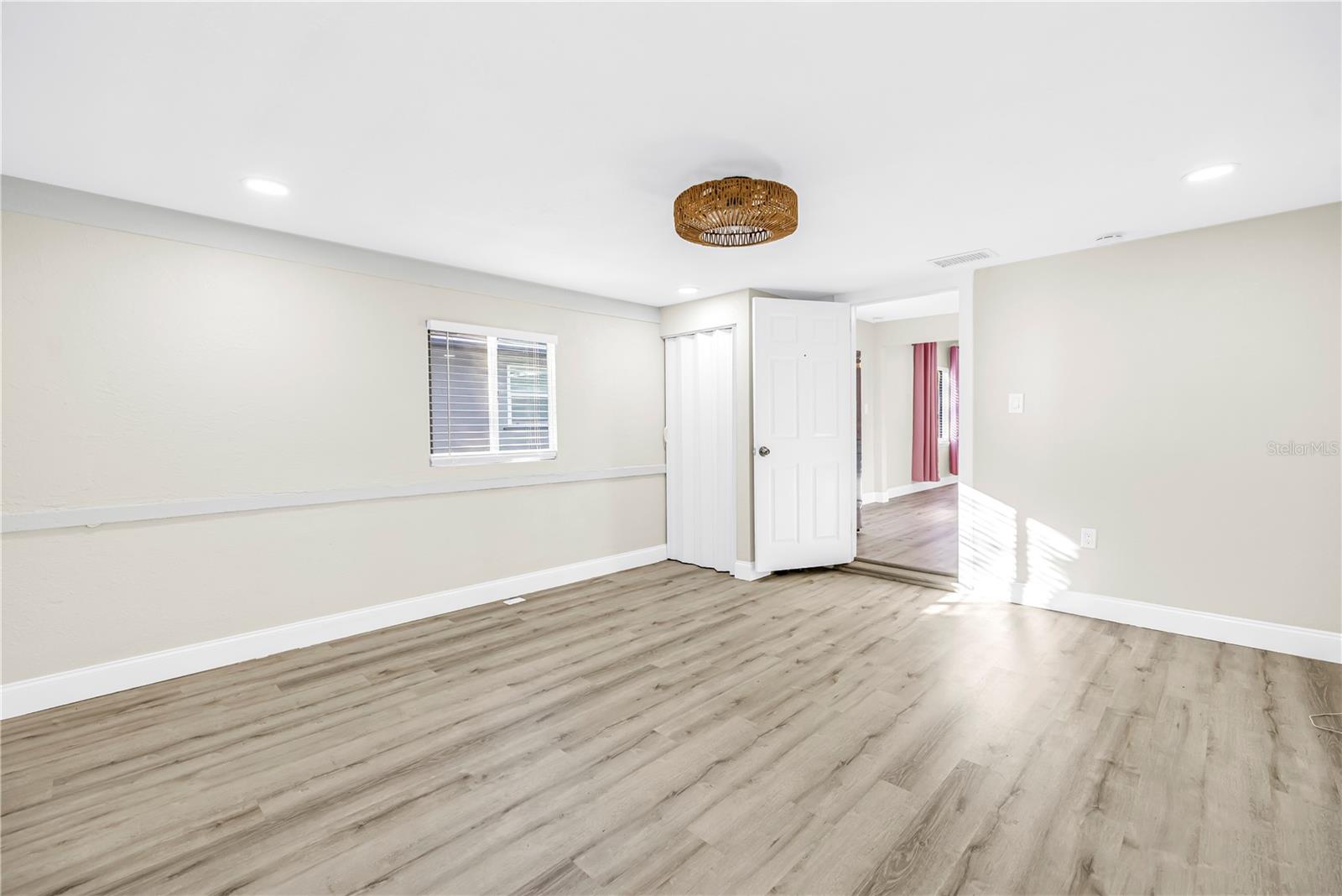 LAKEVIEW MANOR - Residential