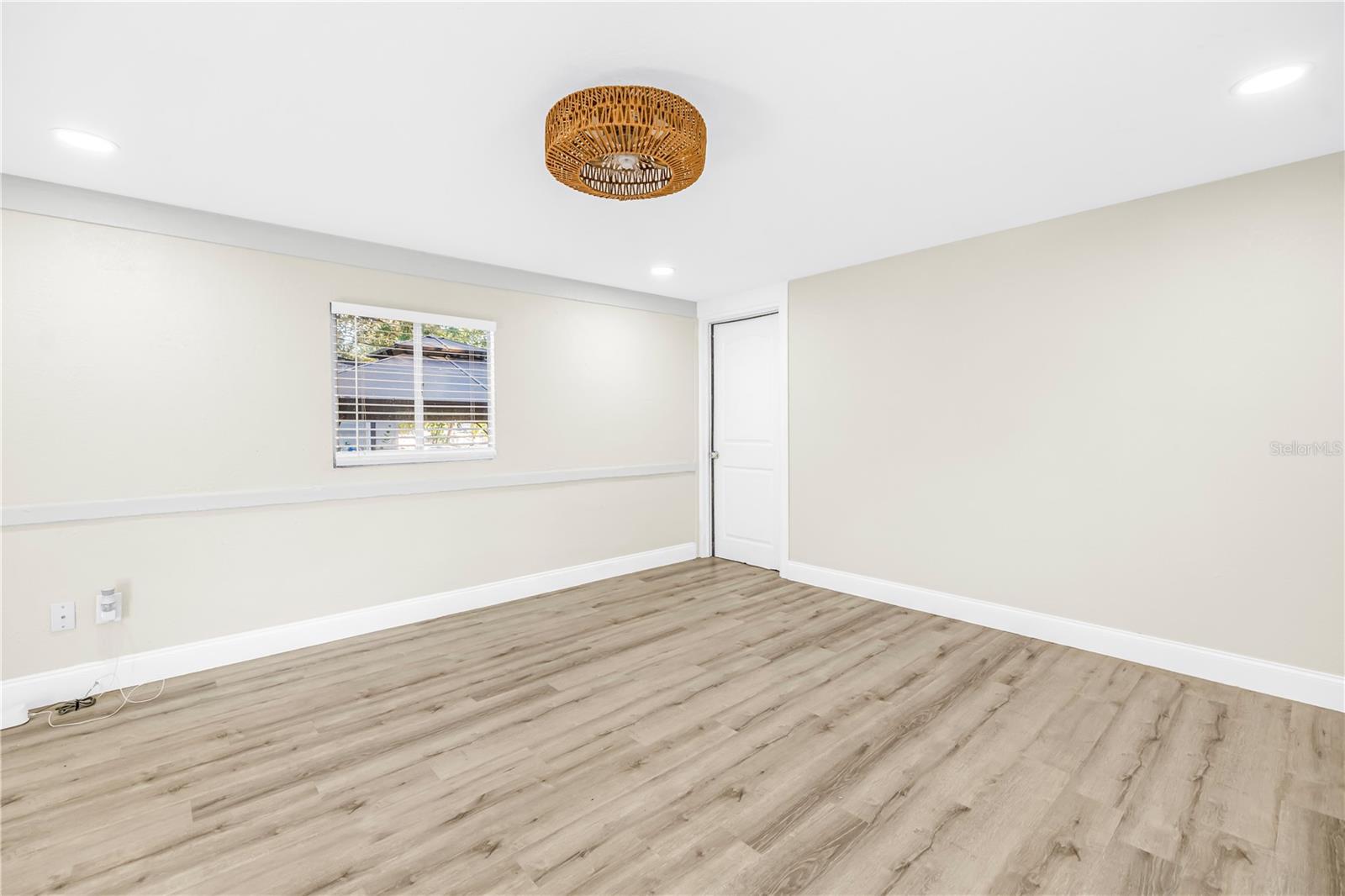 LAKEVIEW MANOR - Residential