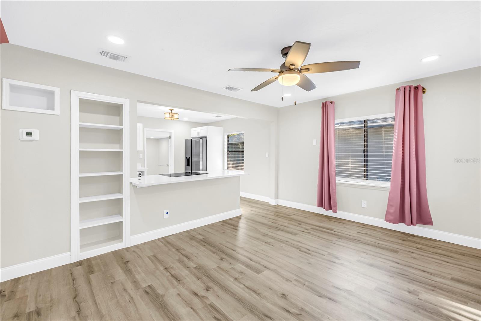 LAKEVIEW MANOR - Residential