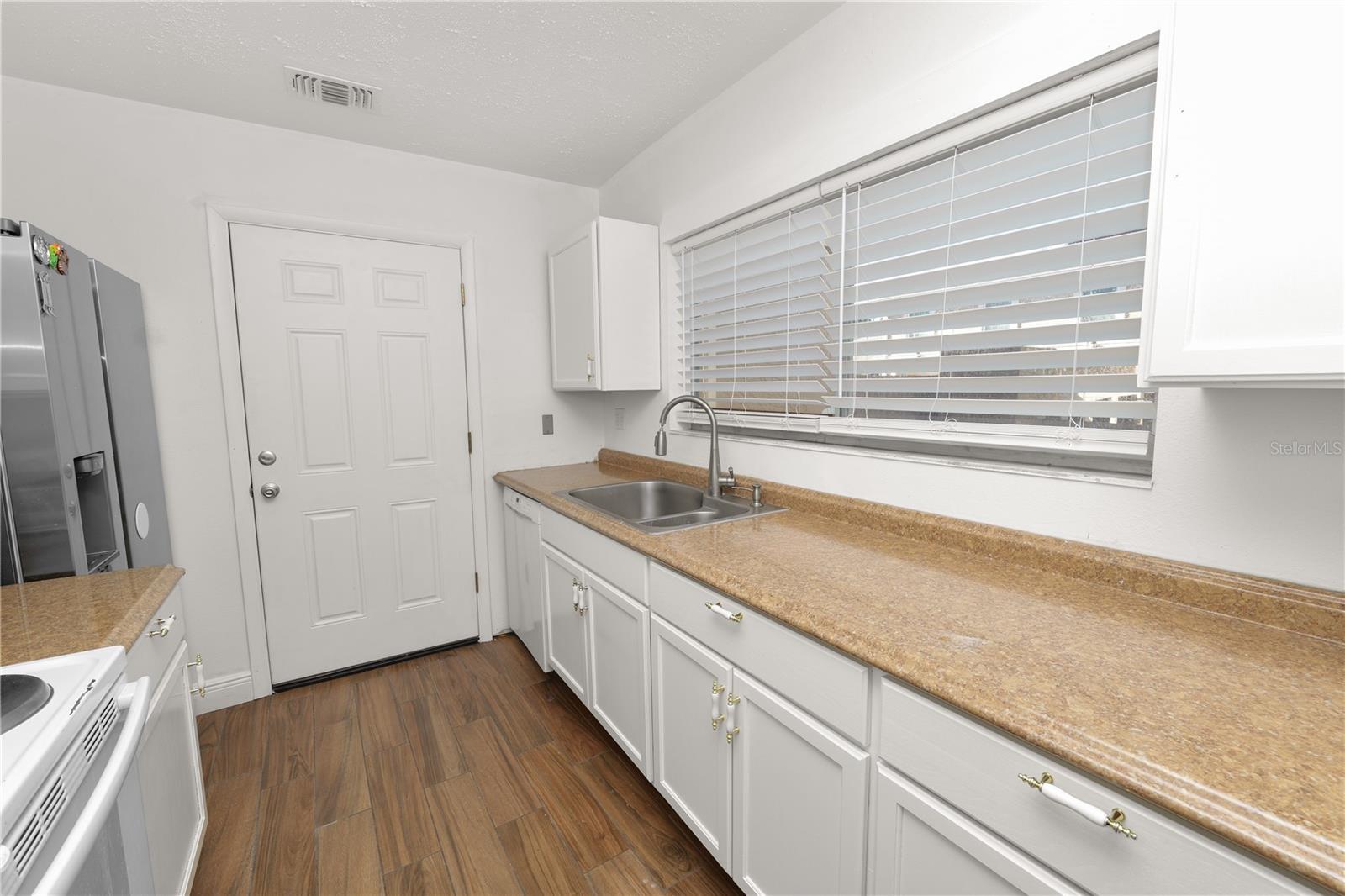 RAINTREE MANOR HOMES CONDOMINI - Residential