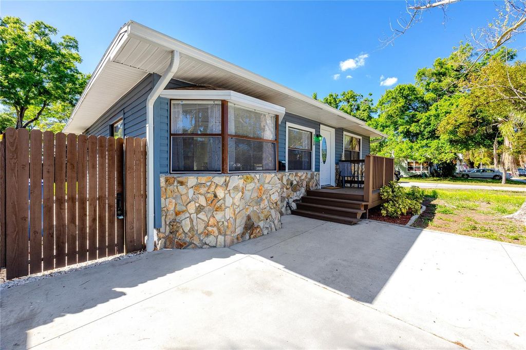 Photo of 3626 Queen Street N, St Petersburg, FL 33713 (MLS # TB8489832)