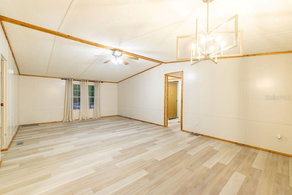 UNIVERSITY ESTATES TR 115 - Residential