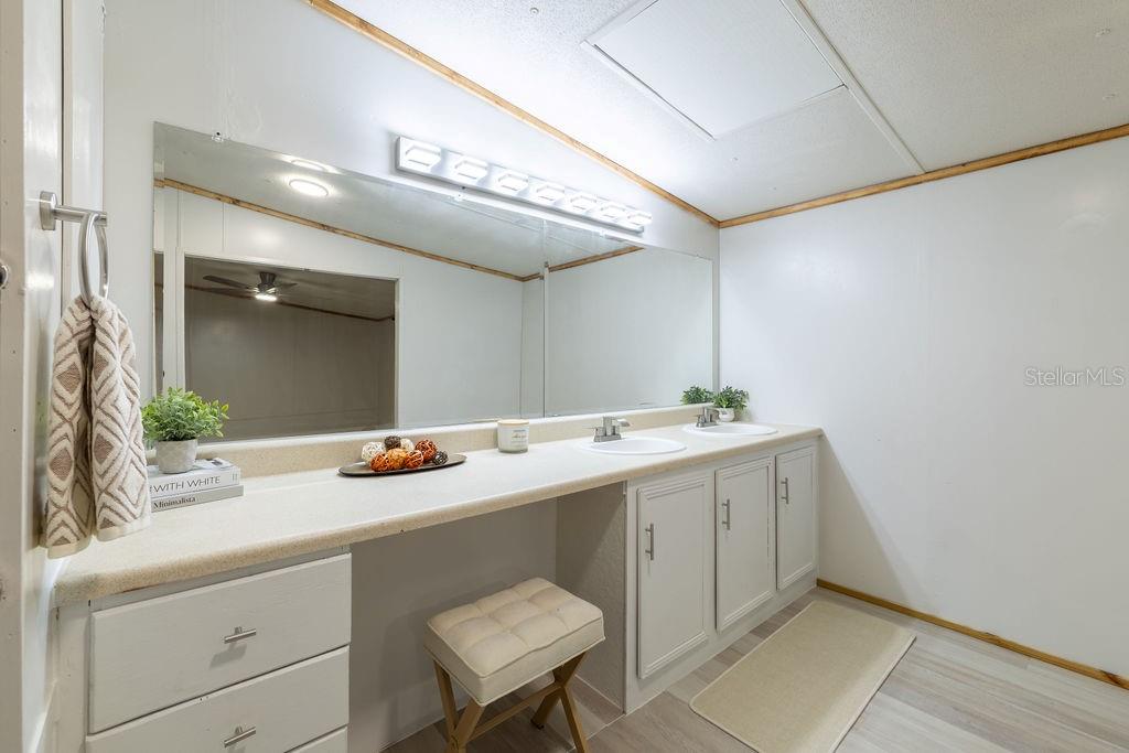 UNIVERSITY ESTATES TR 115 - Residential