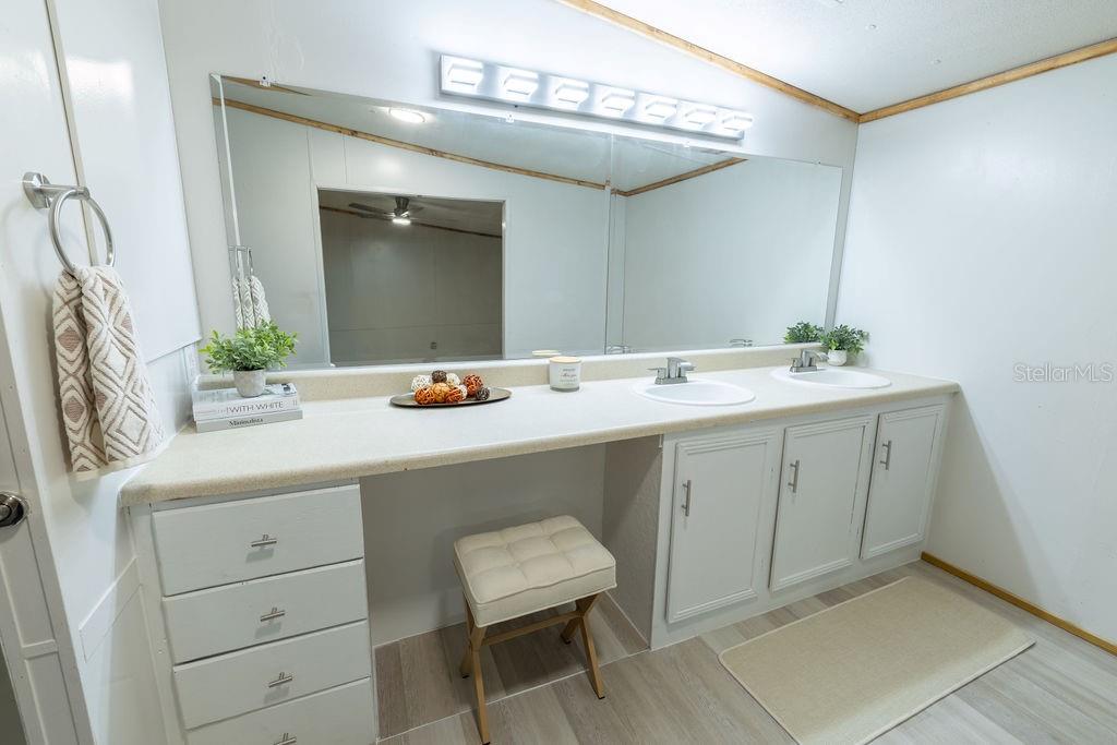 UNIVERSITY ESTATES TR 115 - Residential