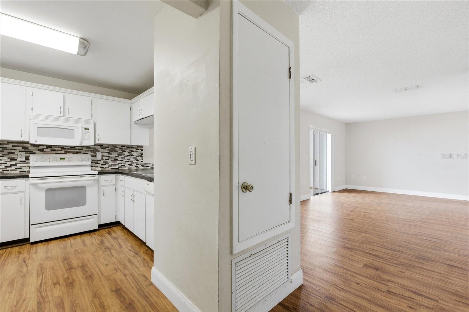 LAKE OLYMPIC TWNHS - Residential